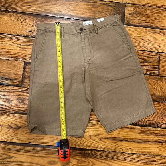 GAP MENS 12 INCH SHORTS IN LINEN AND COTTON BLEND - BUTTON CLOSURE BACK POCKETS - Picture 2 of 8